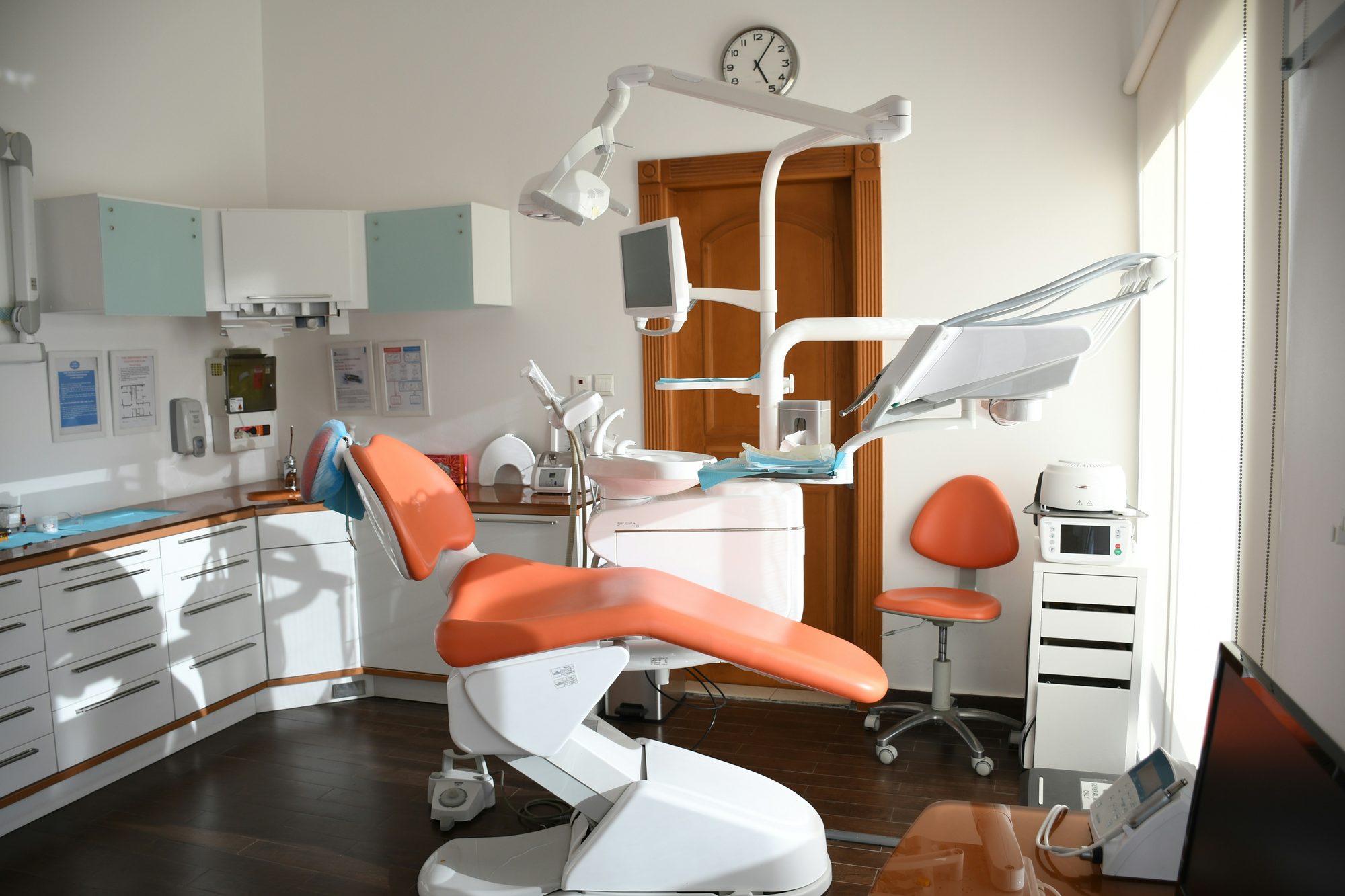 Familia en consulta dental Dentikos